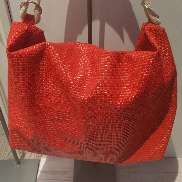 🌺Red faux leather bag by Black lutoe🍀🍀 - Picture 3 of 6